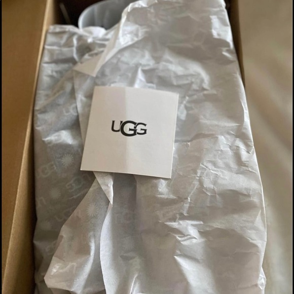 BNIB black Ugg sandals size 8 - Picture 3 of 3